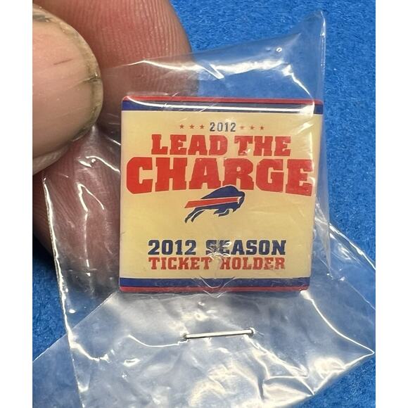 RARE 2012 Buffalo Bills NFL Season Ticket Holder Lapel Pin Unopened - Picture 3 of 3